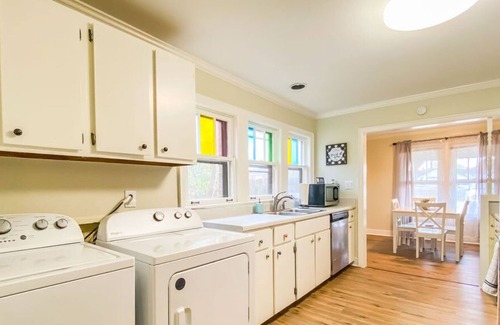 Five Points House | Mighty on McCullough- Mins from Downtown!