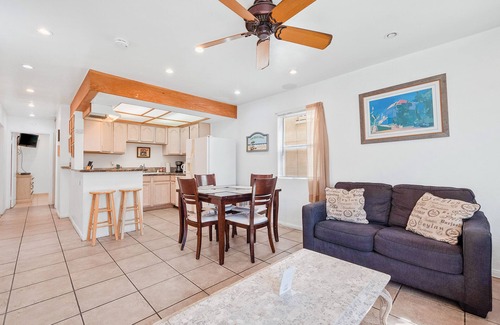 Central Mission Beach House | Mike's Place at the Beach Charming home with nice patio 60 steps from beach & boardwalk