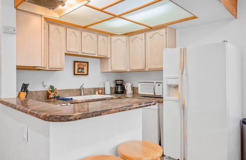 Central Mission Beach House | Mike's Place at the Beach Charming home with nice patio 60 steps from beach & boardwalk