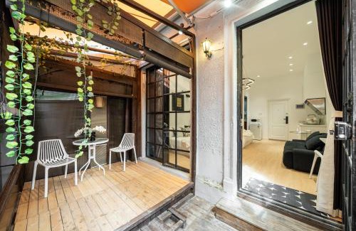 Jing'an Apartment | MILAN-Twin Bed Apartment with Sunlit yard
