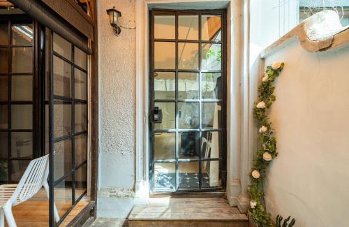Jing'an Apartment | MILAN-Twin Bed Apartment with Sunlit yard