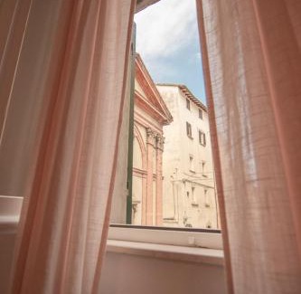 Old Town Apartment | Millennial walls elegant relax in Perugia center