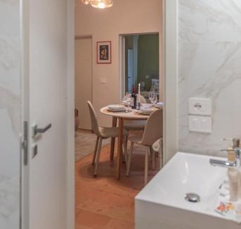 Old Town Apartment | Millennial walls elegant relax in Perugia center
