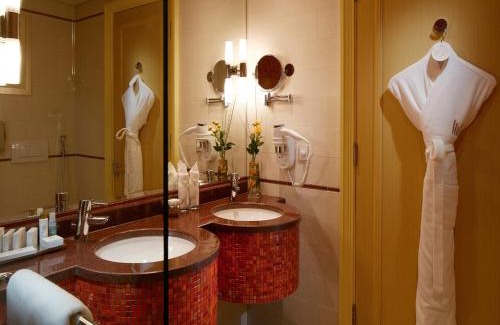 Salmiya Hotel | Millennium Hotel & Convention Centre Kuwait