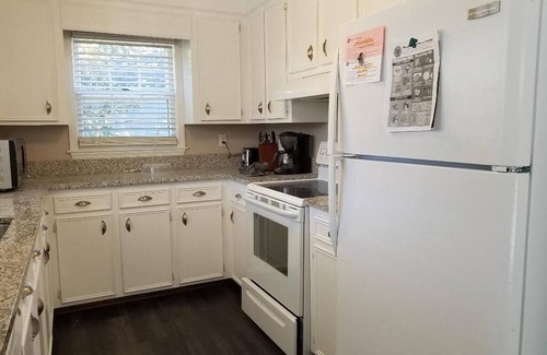 North Litchfield Beach House | Miller Time, Short Walk to Beach, Great Porch & Rockers