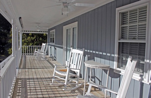 North Litchfield Beach House | Miller Time, Short Walk to Beach, Great Porch & Rockers