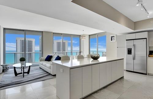 Hallandale Beach Apartment | Million Dollar Penthouse with Pool Amazing Views