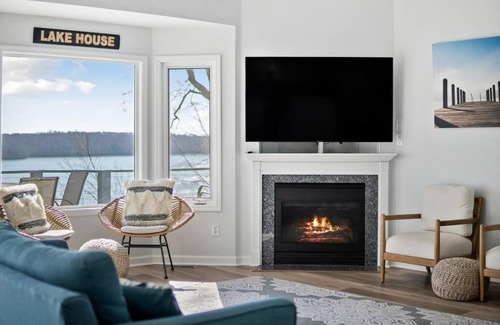 Winchester House | Million Dollar Views: Lakefront, Dock, Kayaks+More