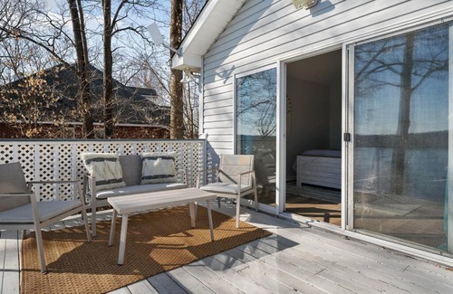 Winchester House | Million Dollar Views: Lakefront, Dock, Kayaks+More