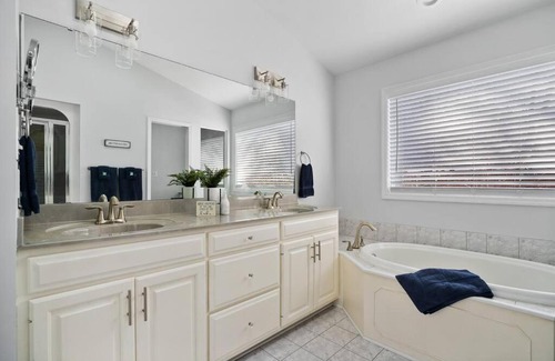 Winchester House | Million Dollar Views: Lakefront, Dock, Kayaks+More