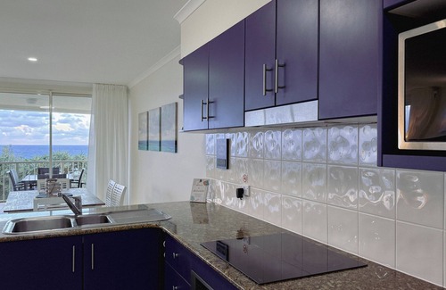 Point Lookout Apartment | Million $ views - Watch whales from comfort of home!