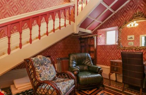 Newton in Furness House | Millwood Manor