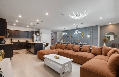 Wellington House | Minecraft Alice and Hogwarts Rooms with Star Wars Loft and Private Pool