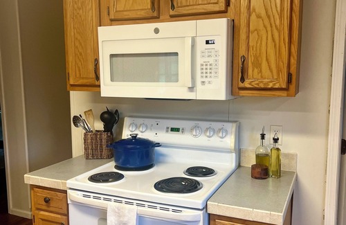 Eastabuchie Cottage | "Mini Farm" stay, Guest Cottage, 2 BD 1 Bath, Large Kitchen on 8 acres.