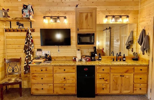 Island Park Cabin | Mini Moose-28 Miles to Yellowstone-Owner Operated