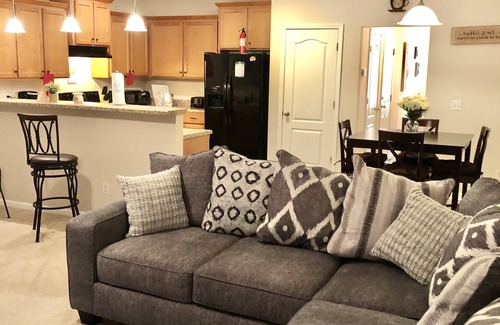 Port Wentworth House | Mins to airport and shopping! 5 Star clean!13miles from downtown!