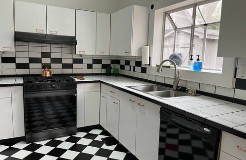 Greensboro House | Mins to Downtown - Spacious Home