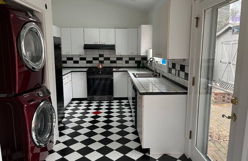 Greensboro House | Mins to Downtown - Spacious Home