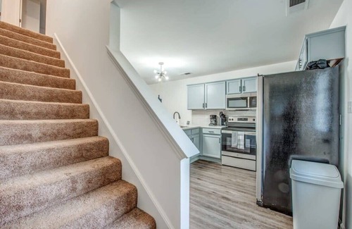 University District House | Mins to Downtown & U of Memphis! High Point Duet