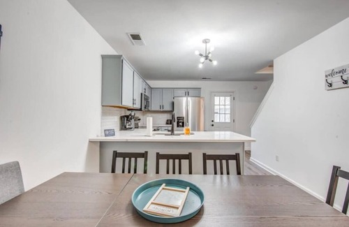 University District Hotel | Mins to Dtwn High Point Duet