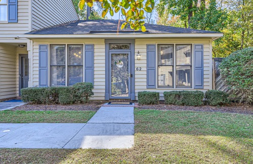 Durham House | Mins to Duke - Jazzy modern midcentury gem with a blend of style and coziness!