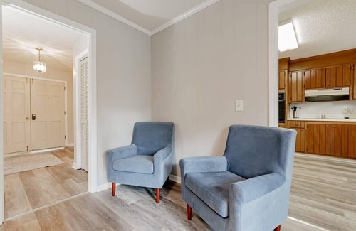 Columbia House | Mins to Lake Murray & Downtown! Soda City Suite