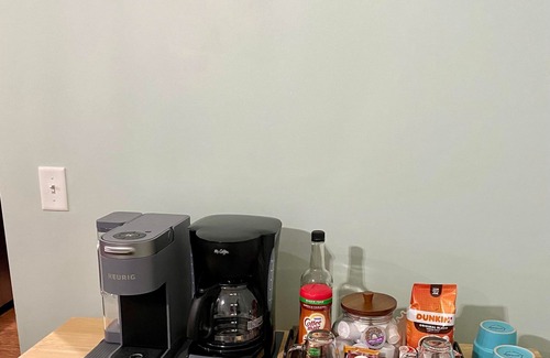 Beaufort House | Mins to MCRD, Modern & spacious, KING in master! FULLY fenced-in backyard,