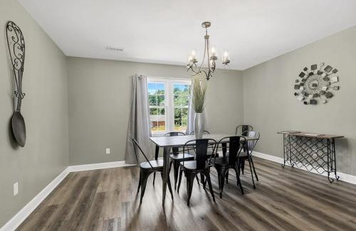Huntsville Apartment | Mins to Oakwood U! American Retreat
