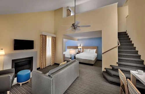 Chesterfield House | Minutes Away from St. Louis Carousel at Faust Park! 2 Units with Private Kitchen