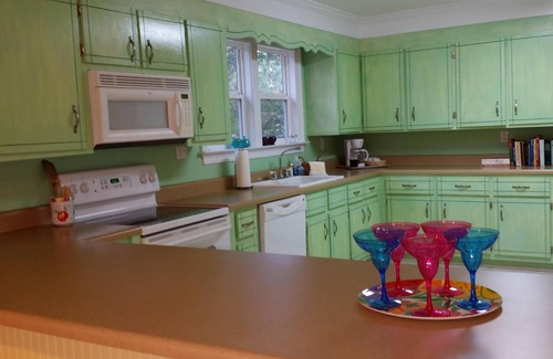 Gulf Shores Cottage | Minutes from beach with Bay view, pier, fenced yard & dog friendly!