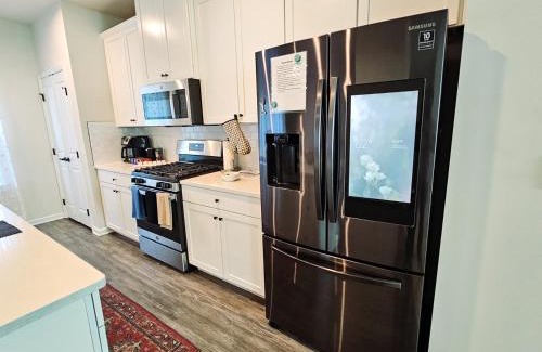 Cary House | Minutes from Fenton, WakeMed, UNC Rex, RDU, RTP & Downtown