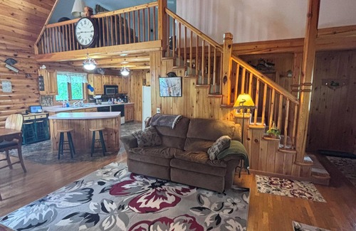 Baudette House | Minutes from Lake of The Woods, on Rainy River beautiful year round home!