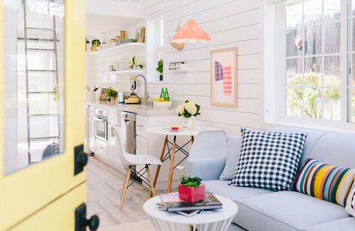 Castaic House | 🎢 Minutes from Magic Mountain. Private Entrance Tiny Home + Free EV Charger 🔌