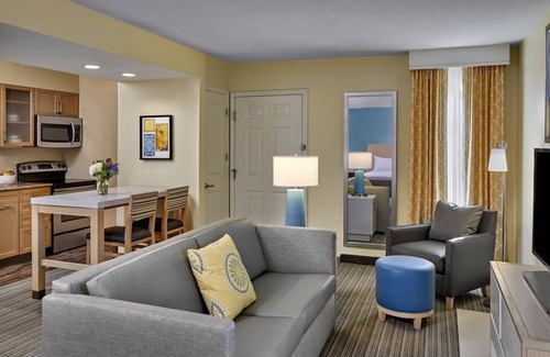 Middleburg Heights House | Minutes from NASA Glenn Research Center! 3 Pet-friendly Suites W/ Kitchens! Pool