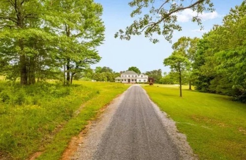 Ocoee House | Minutes from the Ocoee River! Farmhouse that sleeps 18! 3 King Suites!