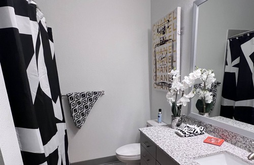 University Place Apartment | Minutes from the Speedway, Free Parking, Free Wifi!