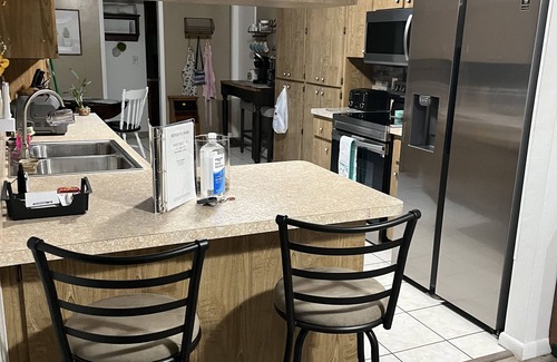 Lecanto House | Minutes from the water Sweet Vacation Home Sleeps 6 close to Shops & Restaurants