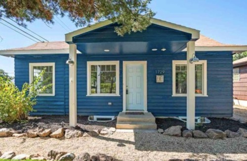 Depot Bench House | Minutes to Downtown! Spacious, quiet and CLEAN!