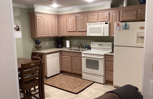 Grenada Apartment | Minutes to Grenada Lake, Restaurants, and Golf Courses.