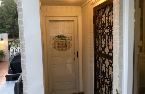 Grenada Apartment | Minutes to Grenada Lake, Restaurants, and Golf Courses.