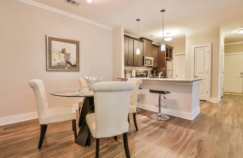 Town Center Apartment | Minutes to KSU in the heart of Town Center!