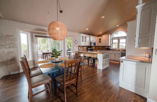 Green Bay House | Minutes to Lambeau, Quiet Running Routes, Park Nearby, Pet-Friendly Retreat!