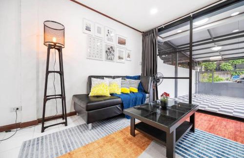 Samsen Nok Villa | MIQ HK16 - 3BR Huai Khwang MRT with Pool Table near Jodd Fair