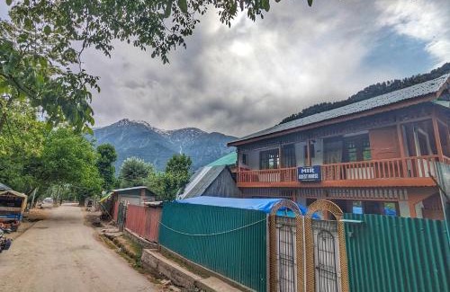Laripora House | Mir guest house