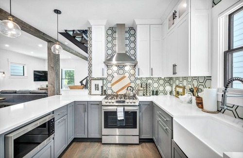 Detroit - Shoreway House | Miracle on 54th Street | Modern & Industrial