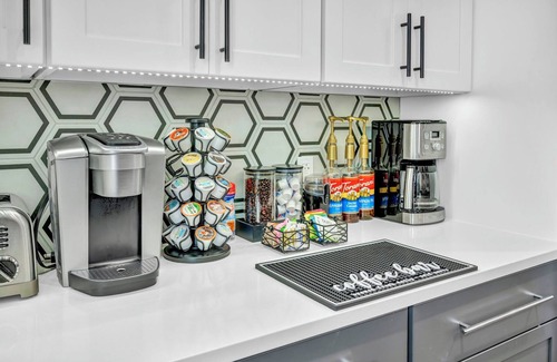 Detroit - Shoreway House | Miracle on 54th Street | Modern & Industrial