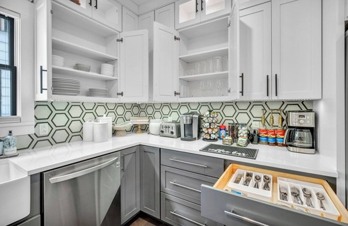 Detroit - Shoreway House | Miracle on 54th Street | Modern & Industrial