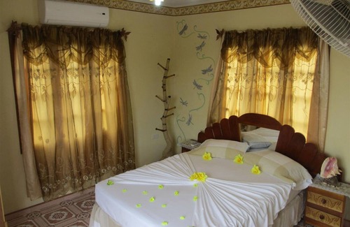 Holguin House | Mirador May Luz