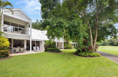 Port Douglas Villa | Mirage Resort Villa 420 with access to Sheraton Facilities