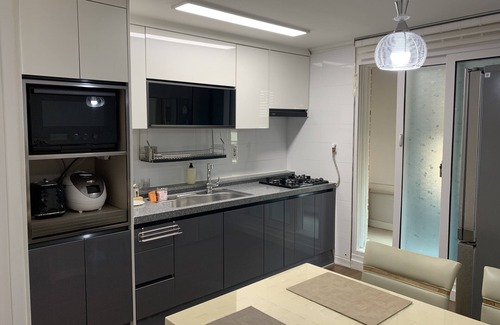 Jeonju Apartment | Miranda House 402 번화가에 위치한 조용하고 편안한 집n단기 업무출장 또는 전주를 즐기기에 적합한 곳!n한옥마을, 혁신도시 10분n